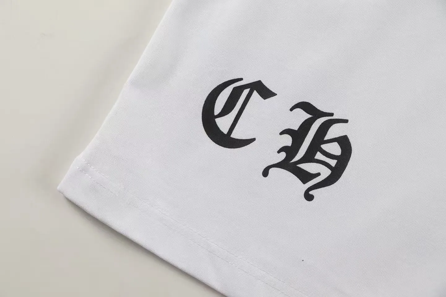🅿️160 Style: 2025 new Croix Heart short-sleeved T-shirt Material: High version 300g double yarn combed cotton Size: S～XL Color: White Style number: Z011